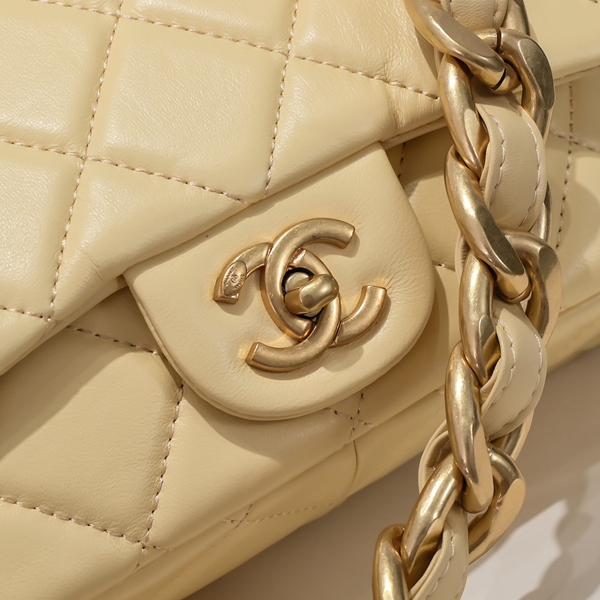 シャネルバッグ素材ディテール